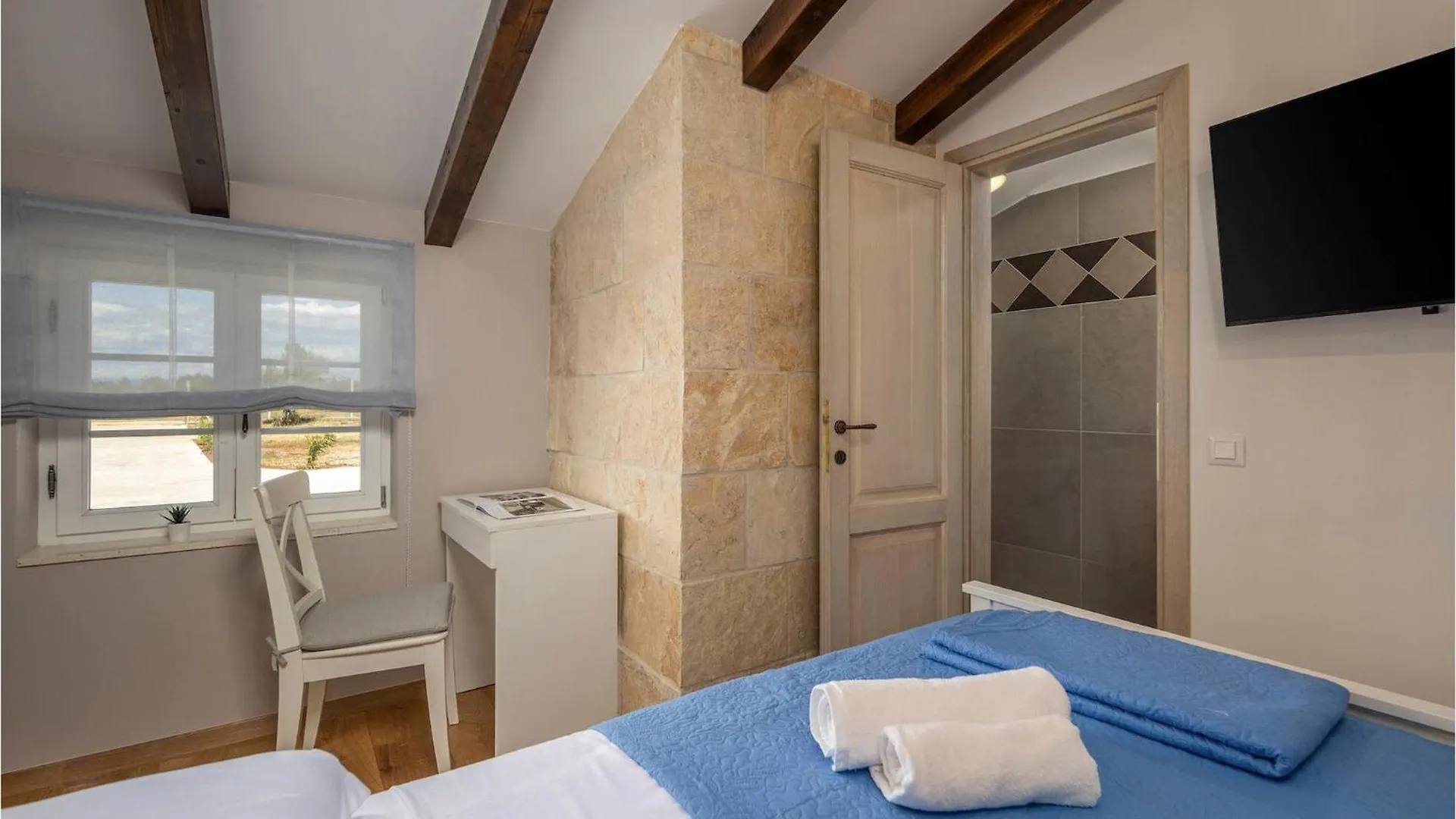Charming Villa Viliska With Heated Pool Sveti Filip i Jakov