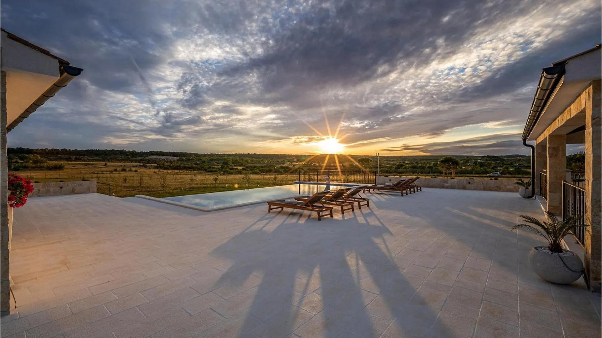 Charming Villa Viliska With Heated Pool Sveti Filip i Jakov