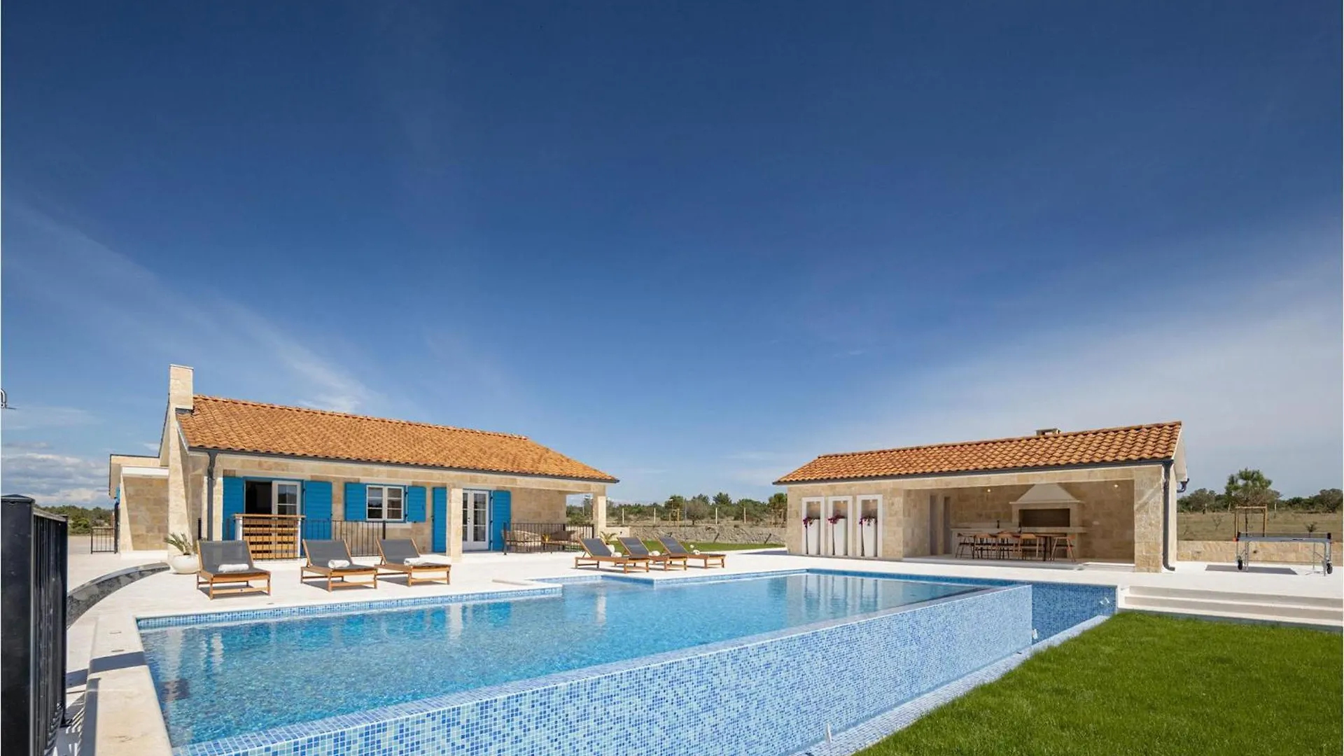 Charming Villa Viliska With Heated Pool Sveti Filip i Jakov