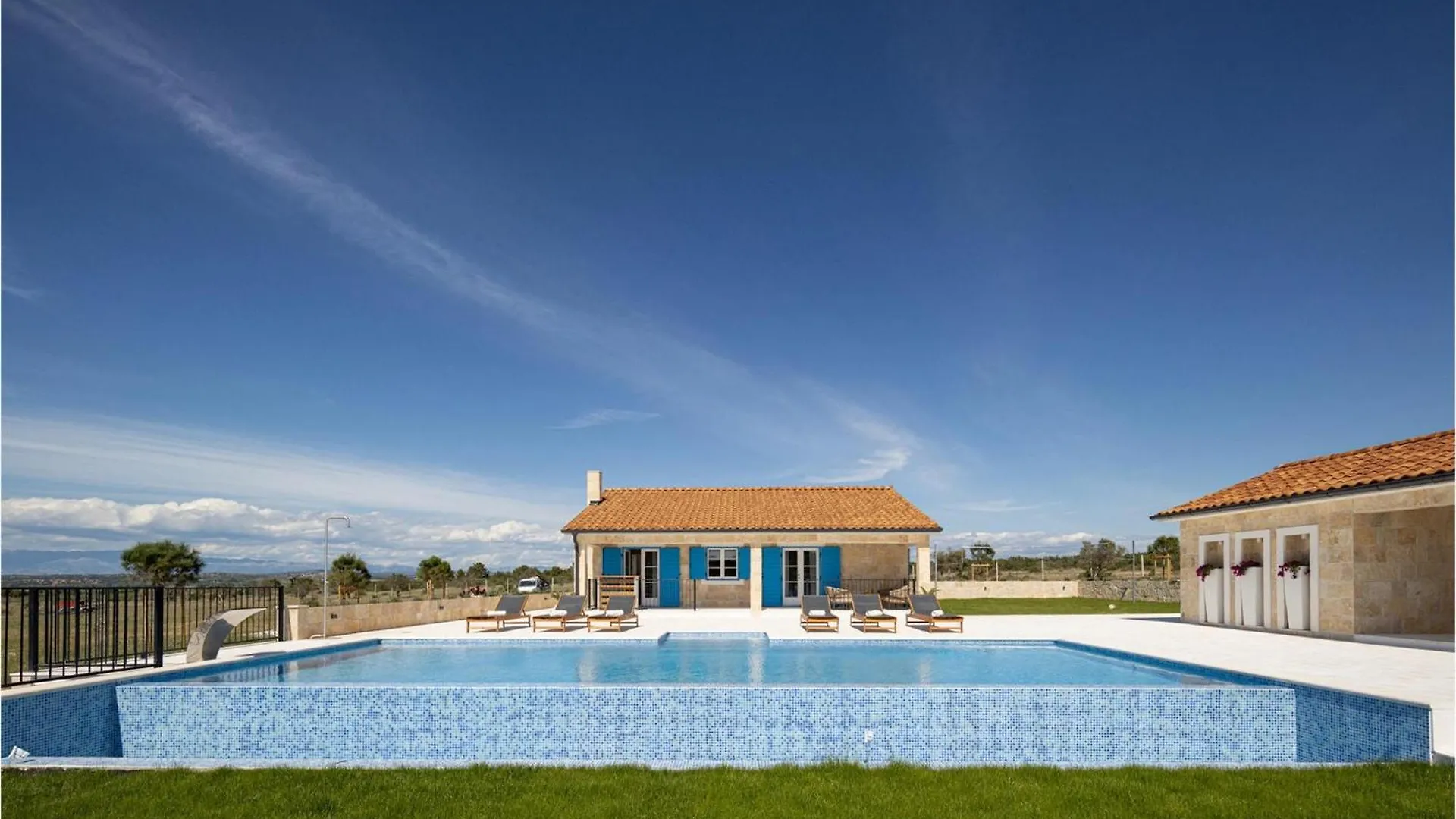 Charming Villa Viliska With Heated Pool Sveti Filip i Jakov